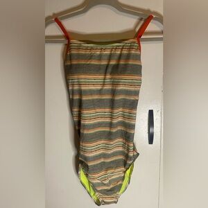 NWT Women’s One Piece Horizontal Striped Swimsuit Size XL